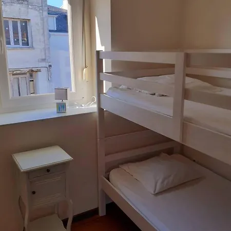 Holiday home Maison De 4 Chambres A Sur A 50 M De La Avec Terrasse Amenagee