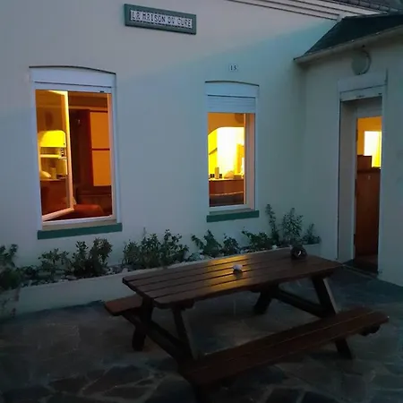 Maison De 4 Chambres A Sur A 50 M De La Avec Terrasse Amenagee Holiday home *