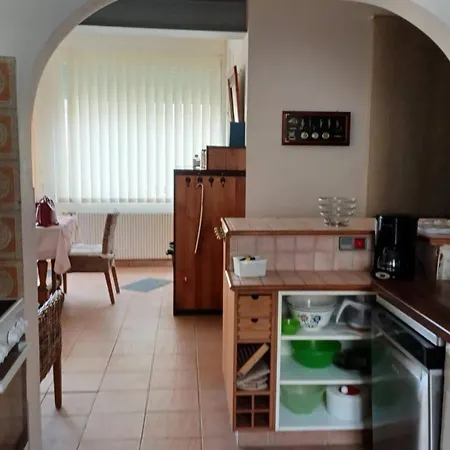 Maison De 4 Chambres A Sur A 50 M De La Avec Terrasse Amenagee *
